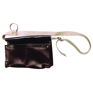 POCHE A CLOUS CUIR SOUFFLET